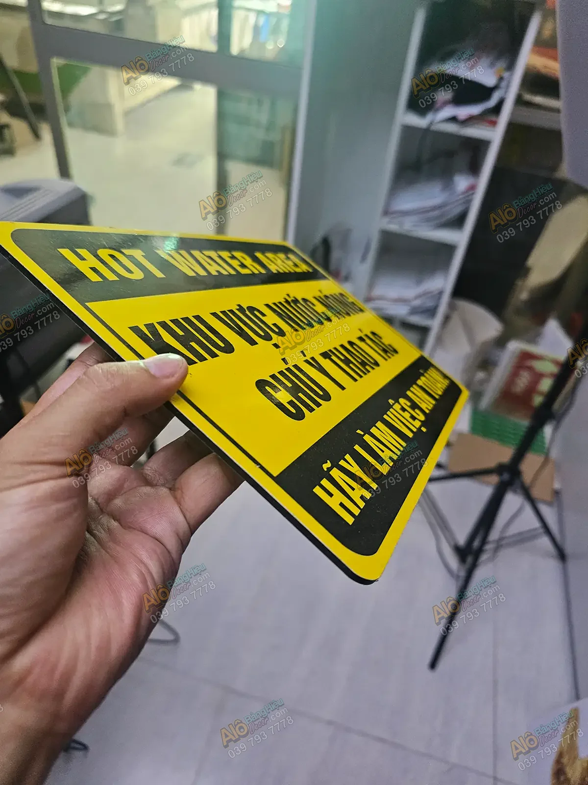 Bảng Alu Cảnh Báo Khu Vực Nước Nóng - Decal In UV Cao Cấp